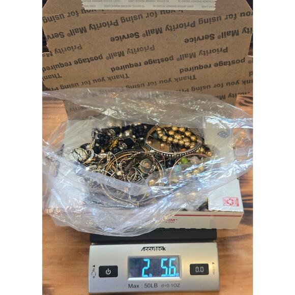 2.5 Lbs Vintage & Modern Jewelry Lot Variety Wearable and/or To Repurpose Craft - Picture 2 of 6